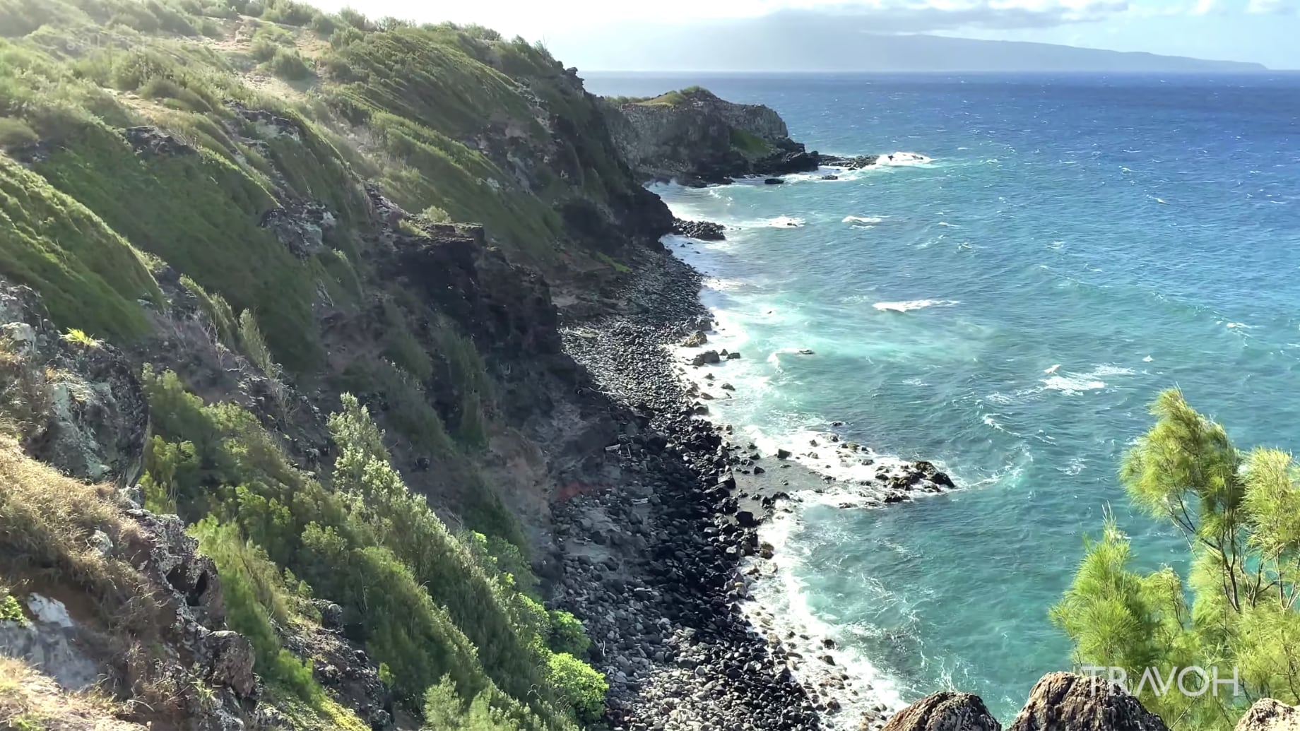 Cliffside - Crashing Waves - Ocean Sounds - Volcanic Rock - Maui, Hawaii, USA - 4K Travel