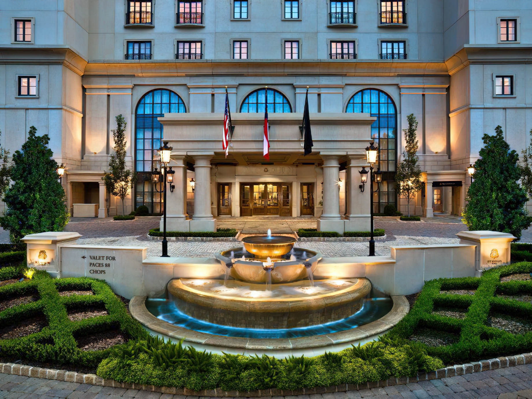 The St. Regis Atlanta Hotel – Atlanta, GA, USA – Hotel Front Fountain