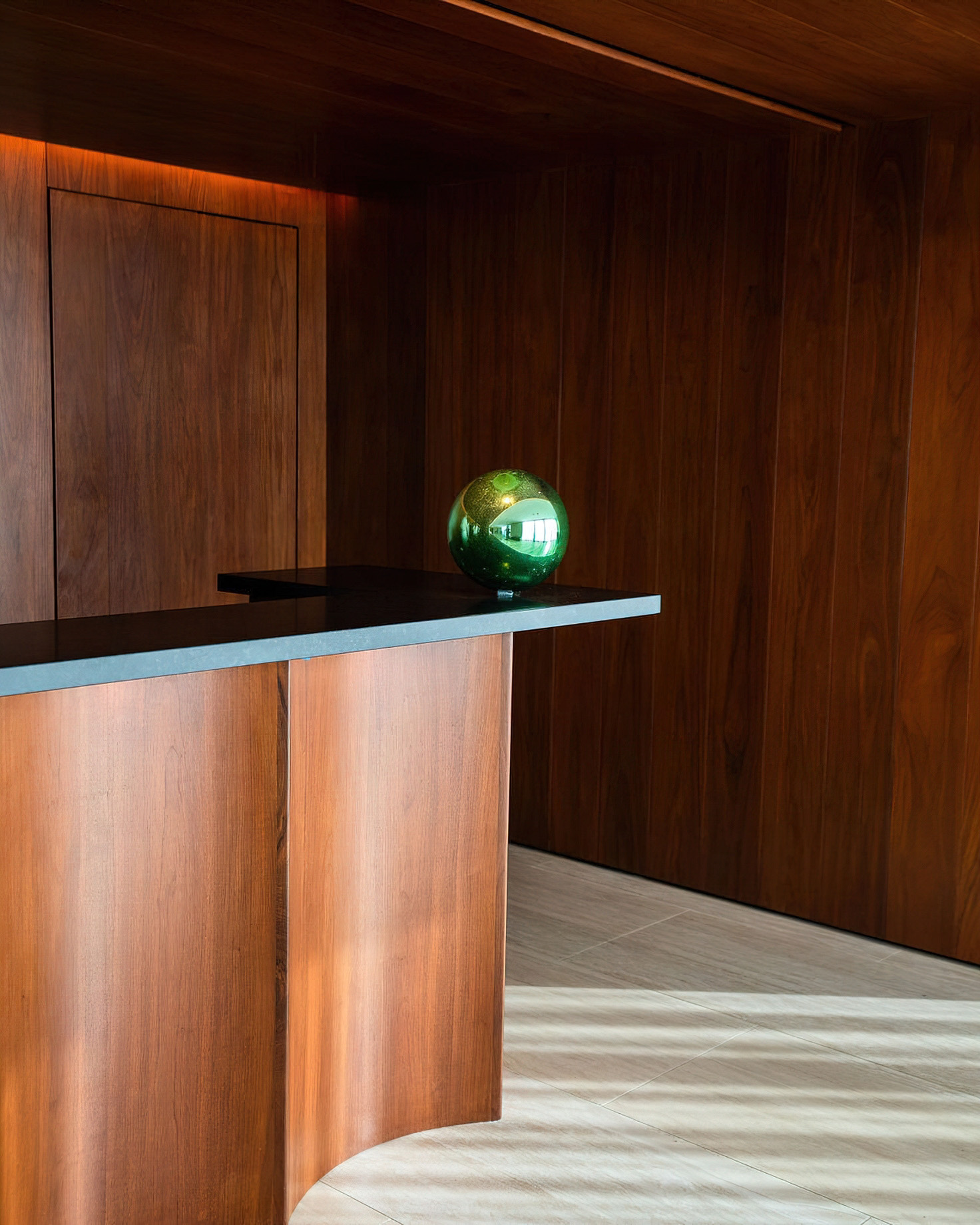 The West Hollywood EDITION Hotel – West Hollywood, CA, USA – Reception Deck Decor