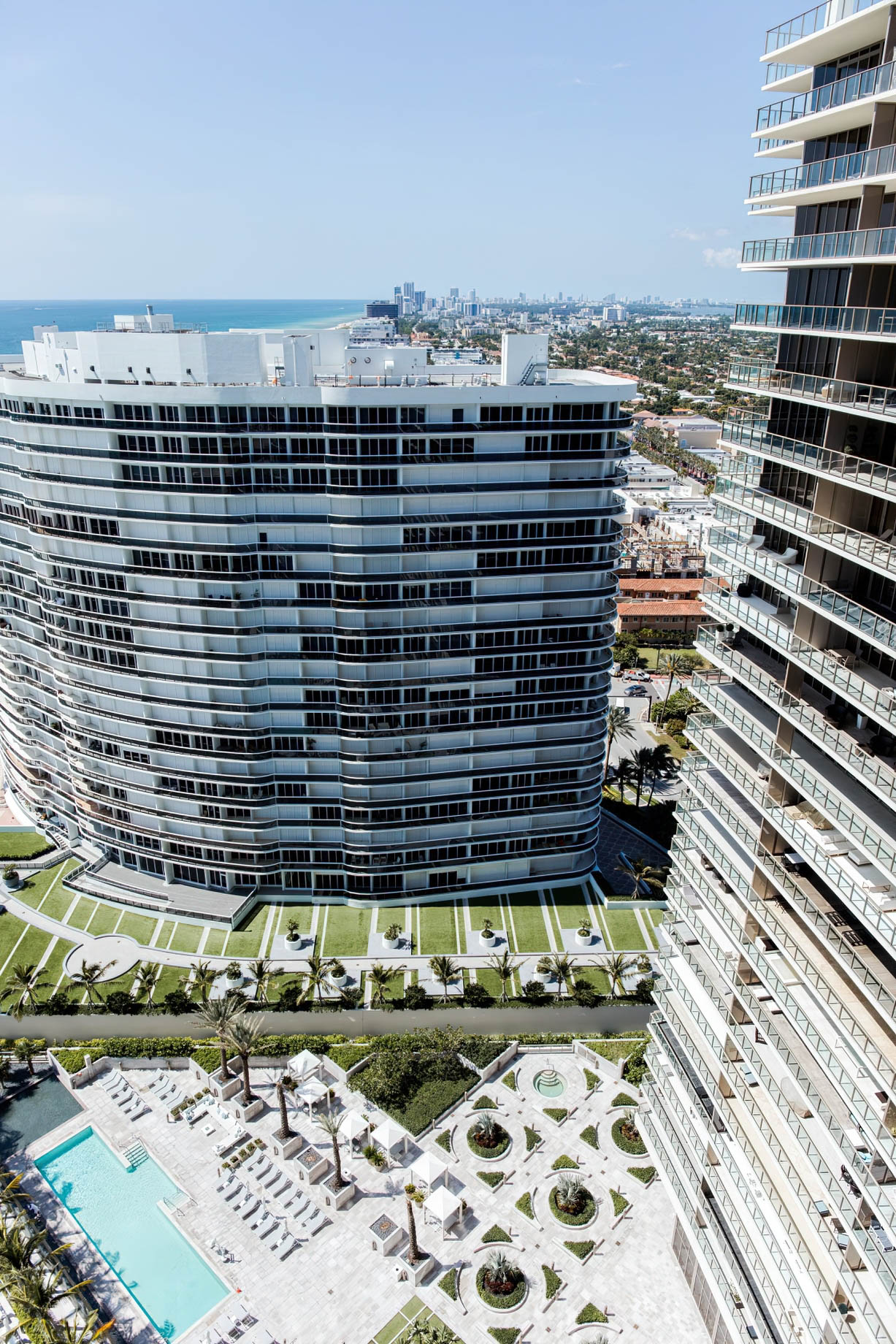 The St. Regis Bal Harbour Resort - Miami Beach, FL, USA - Tower Pool Seaside View
