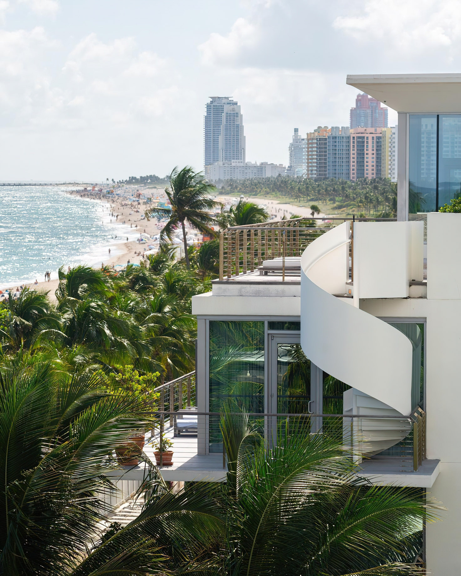 The Miami Beach EDITION Hotel – Miami Beach, FL, USA – Beachfront Luxury
