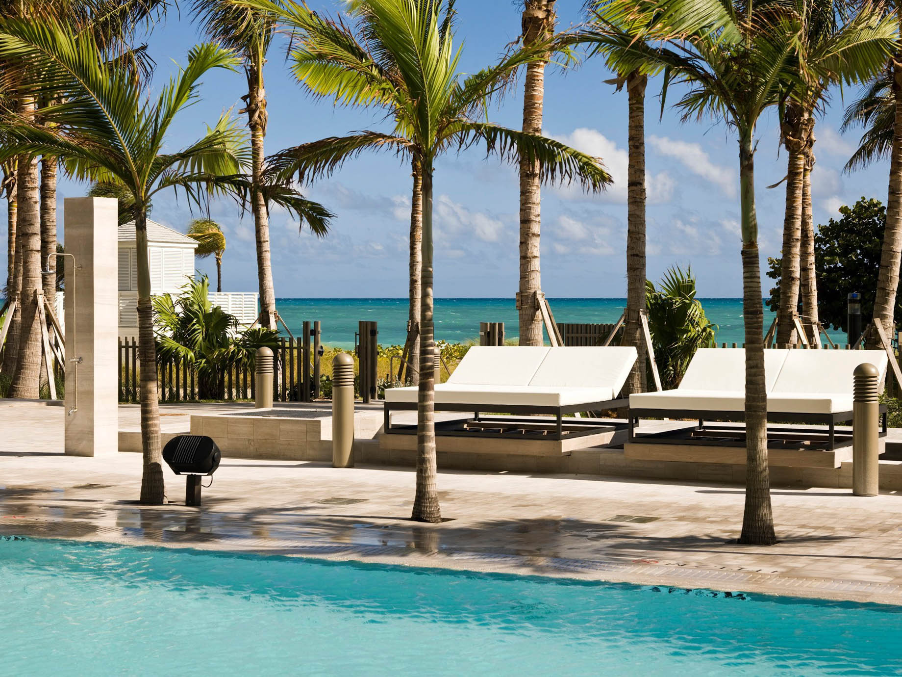 The St. Regis Bal Harbour Resort - Miami Beach, FL, USA - Pool Lounge
