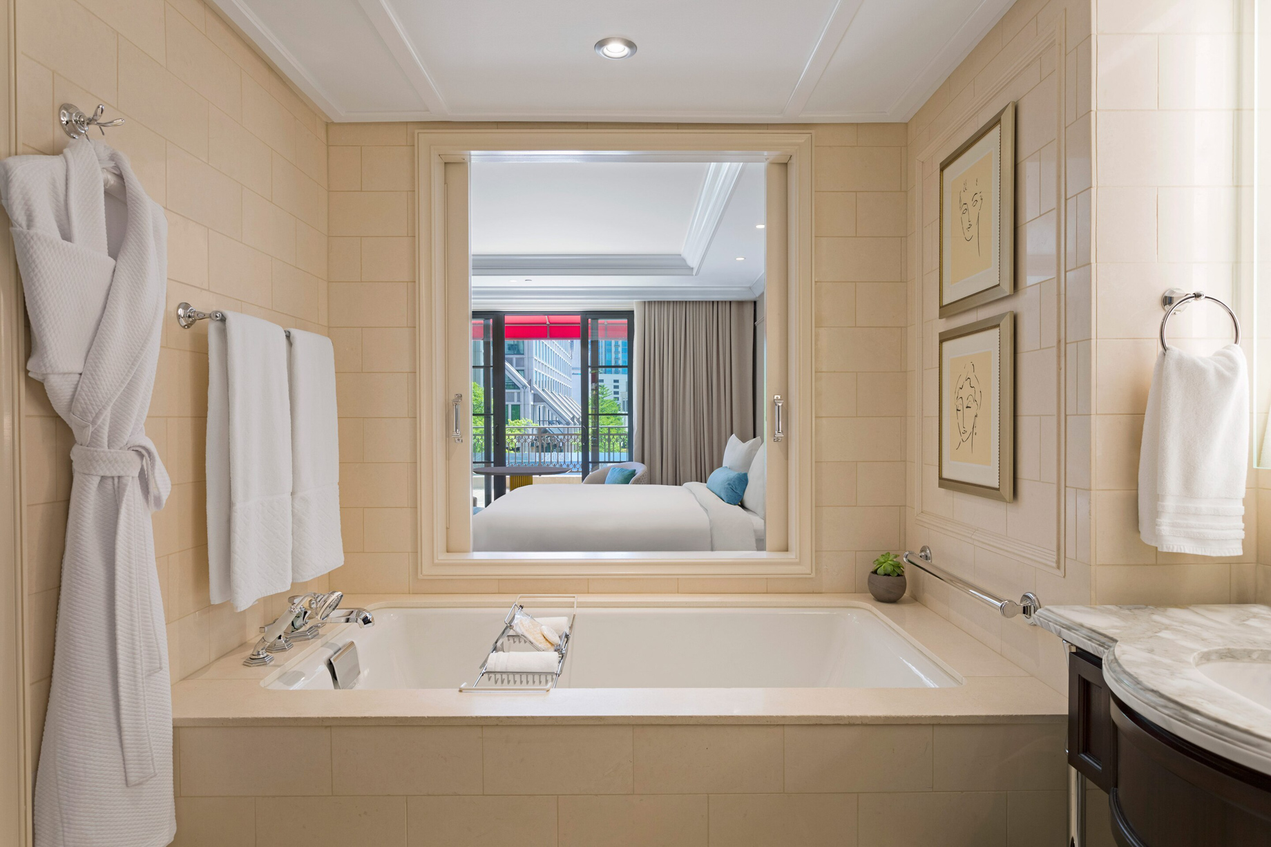 The St. Regis Atlanta Hotel - Atlanta, GA, USA - Deluxe Guest Bathroom