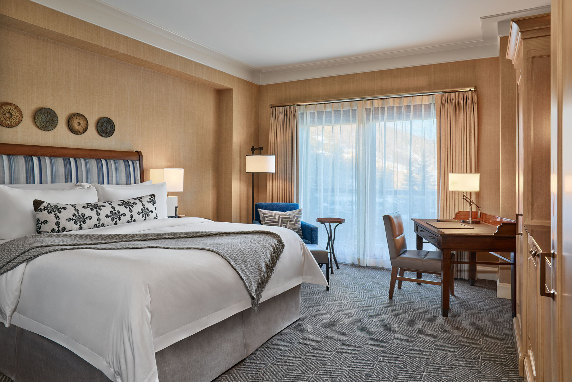 The St. Regis Deer Valley Resort – Park City, UT, USA – Deluxe King Guest Room Mountain View