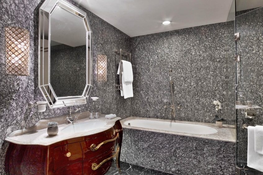 The St. Regis Moscow Nikolskaya Hotel - Moscow, Russia - Suite Bathroom