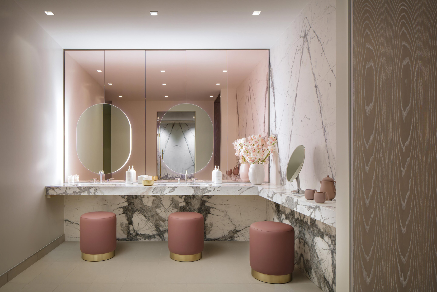 The St. Regis Toronto Hotel - Toronto, Ontario, Canada - Iridium Spa Change Room Decor