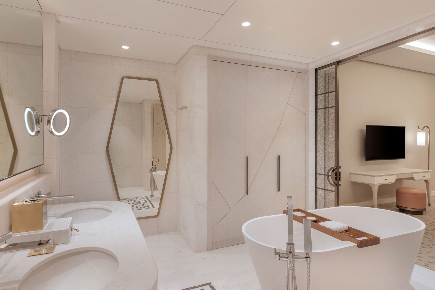 The St. Regis Dubai The Palm Jumeirah Hotel – Dubai, UAE – Metropolitan Suite Bathroom
