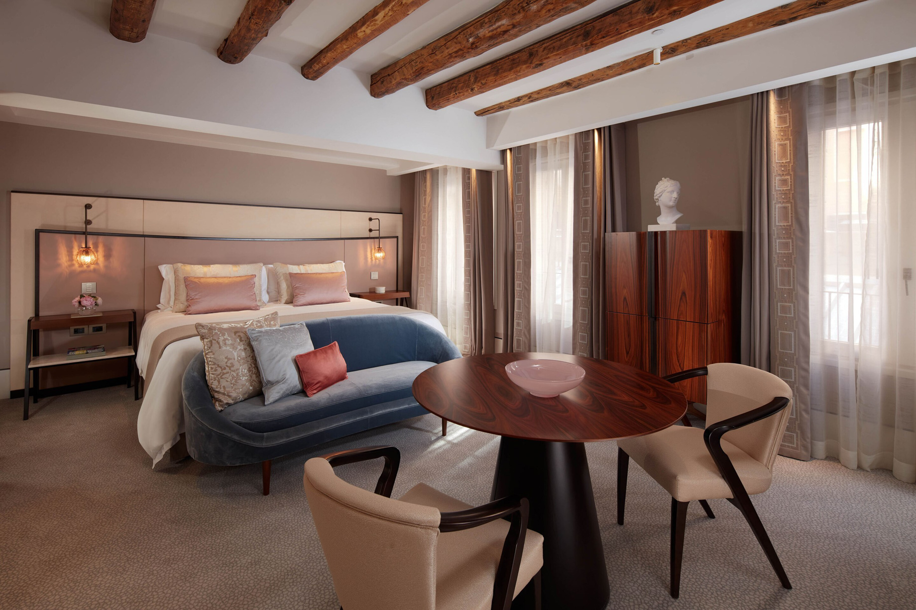 The St. Regis Venice Hotel – Venice, Italy – Grand Deluxe Room Decor