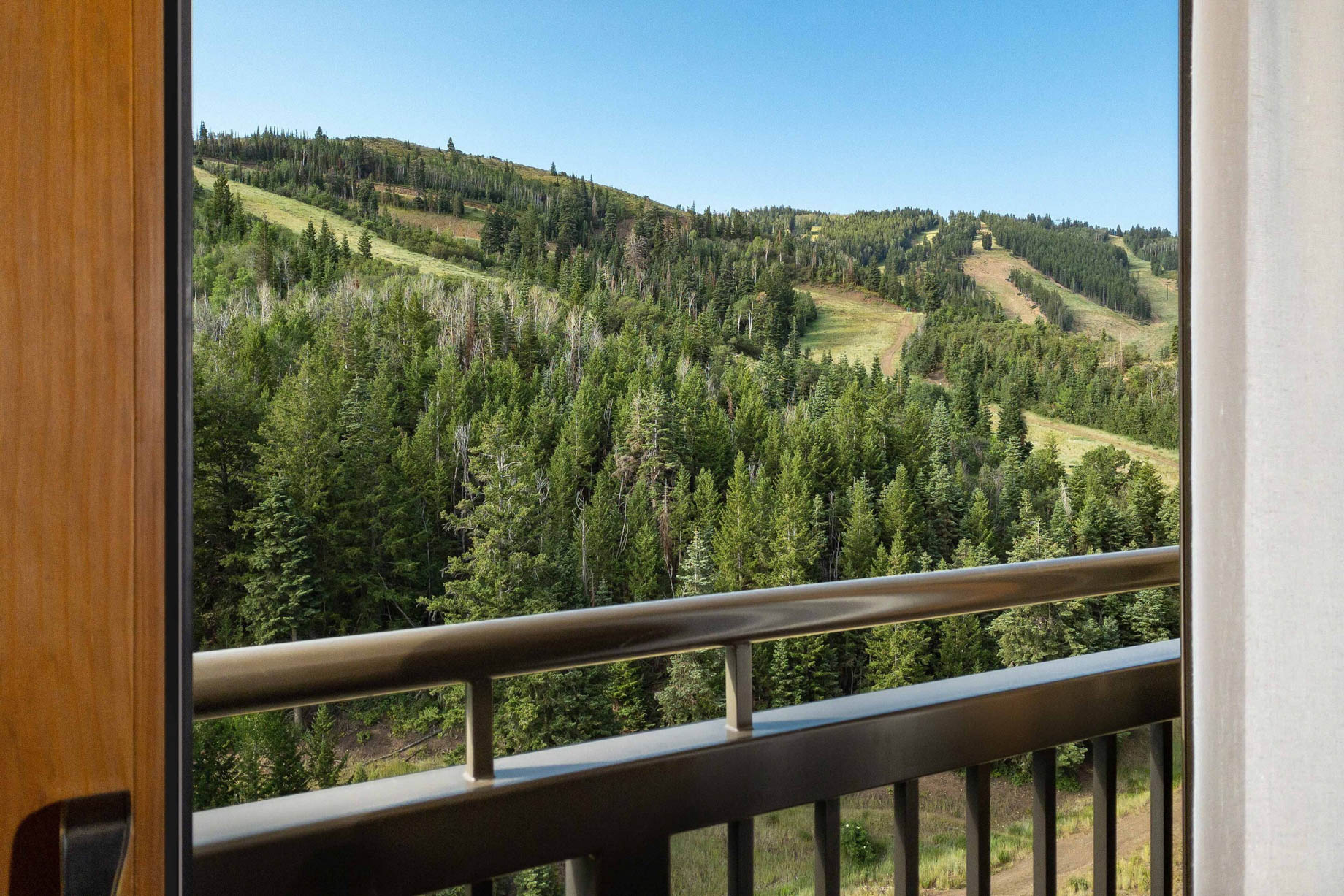 The St. Regis Deer Valley Resort - Park City, UT, USA - Grand Deluxe Guest Room Slopeside View