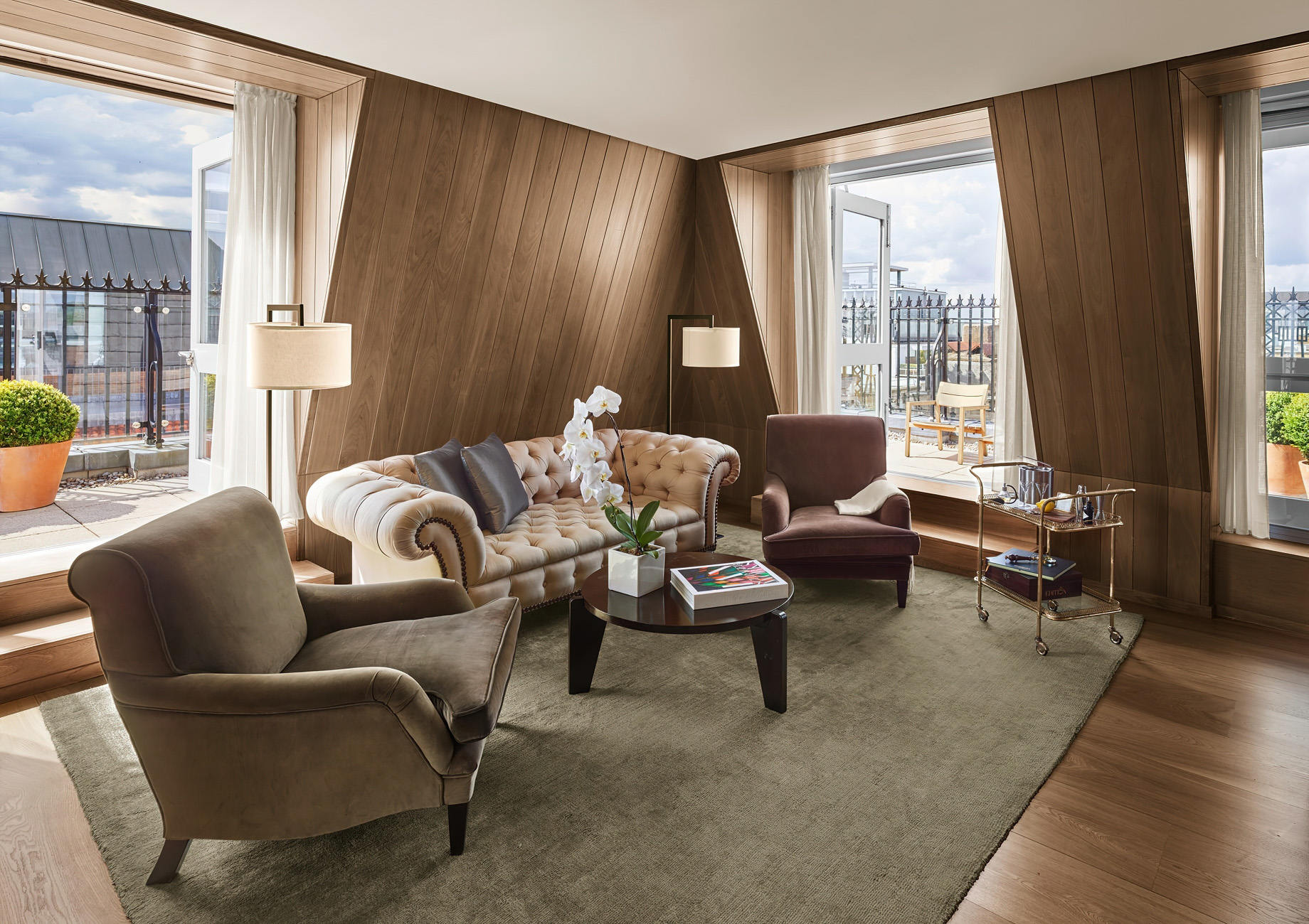 The London EDITION Hotel – London, United Kingdom – Suite Sitting Area