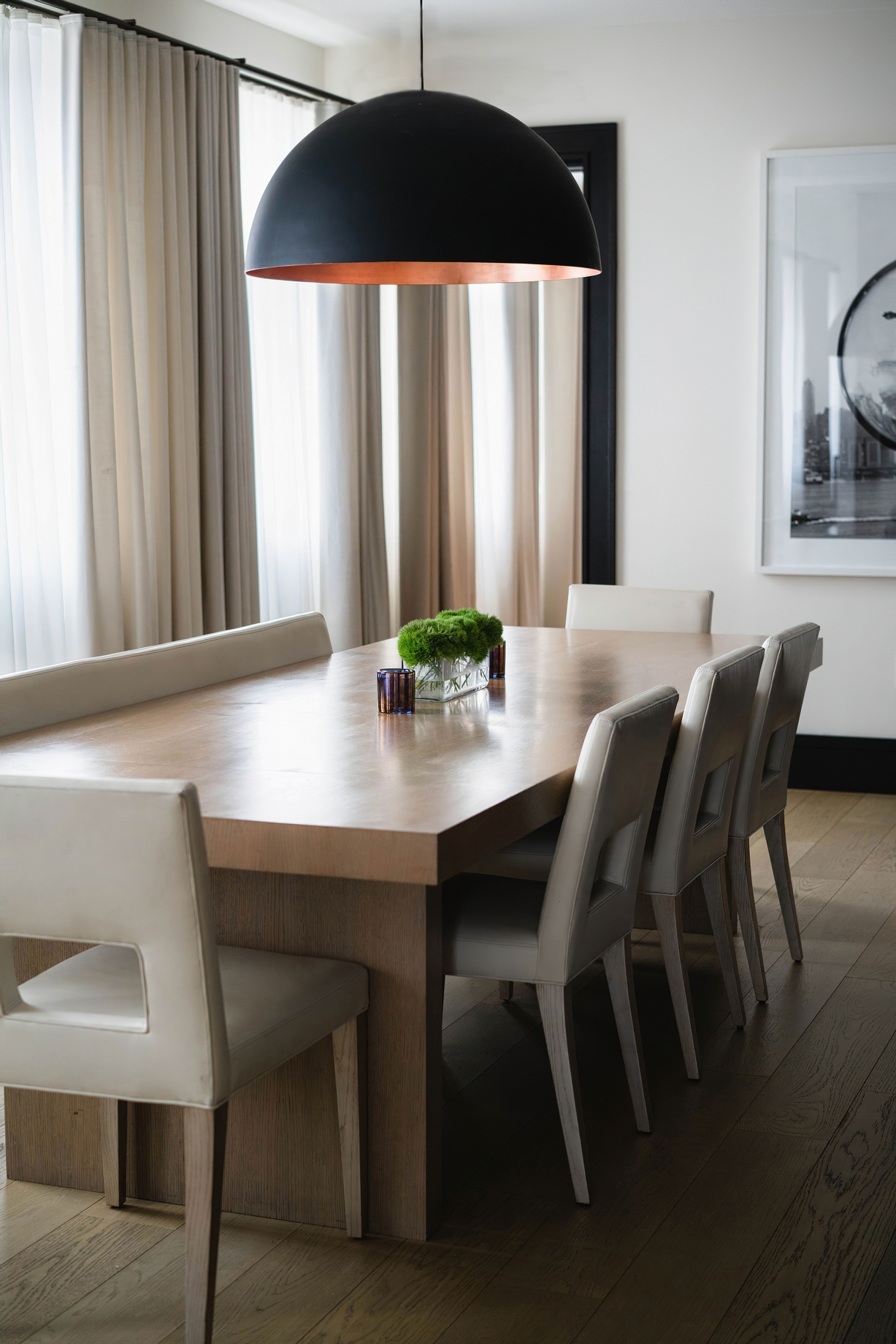 The New York EDITION Hotel – New York, NY, USA – Stylish Guestroom Table