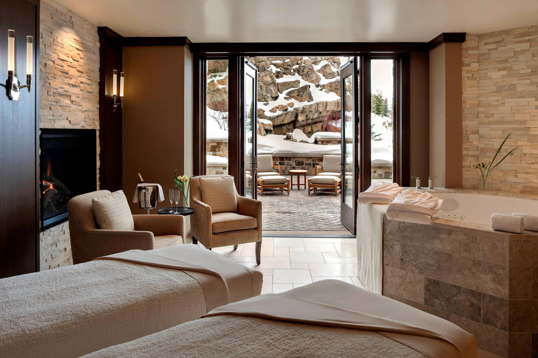 The St. Regis Deer Valley Resort – Park City, UT, USA – Spa Couples Suite Winter