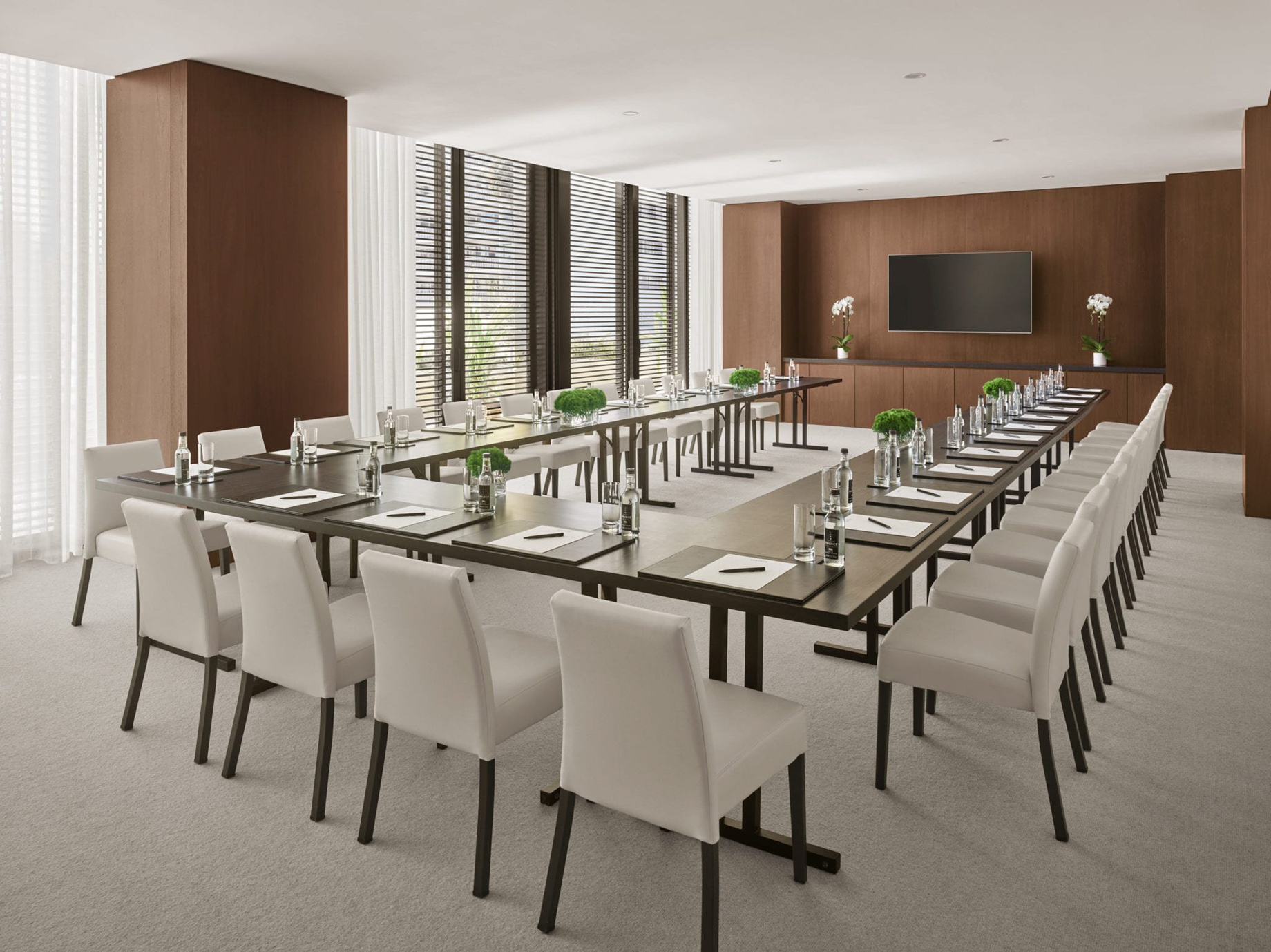 The West Hollywood EDITION Hotel - West Hollywood, CA, USA - Studio U Shape Setup