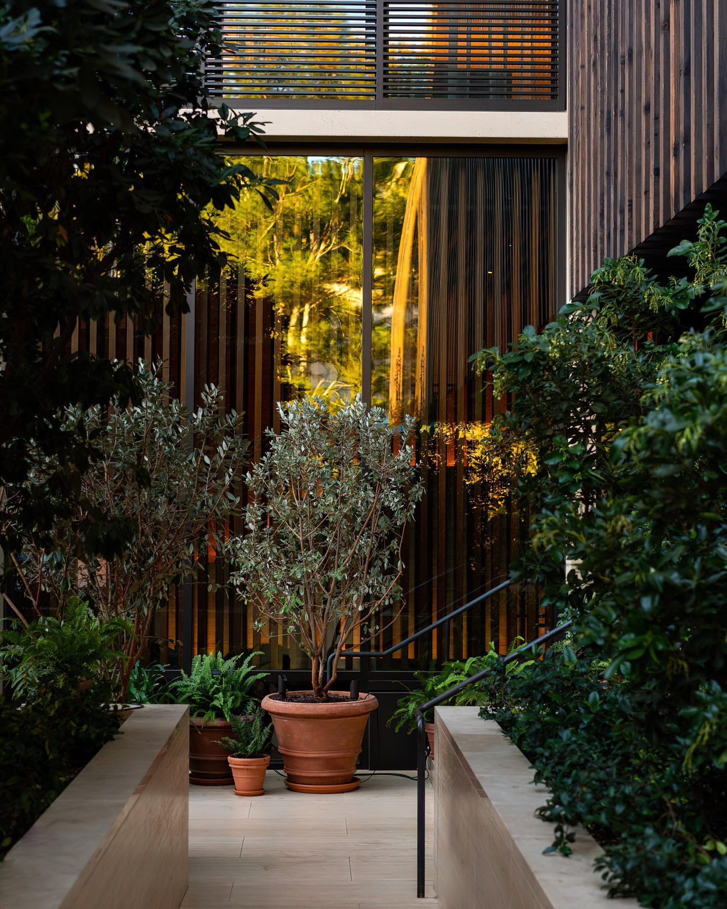 The West Hollywood EDITION Hotel - West Hollywood, CA, USA - Exterior Pathway