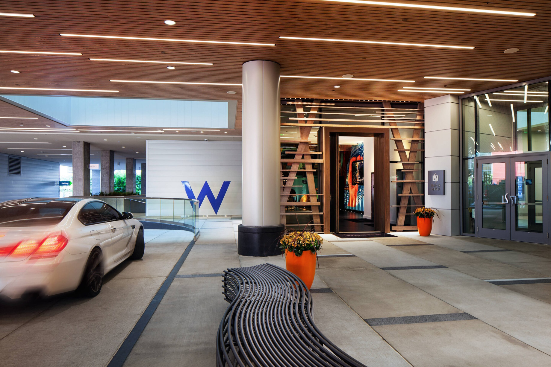 W Bellevue Hotel - Bellevue, WA, USA - Hotel Entrance