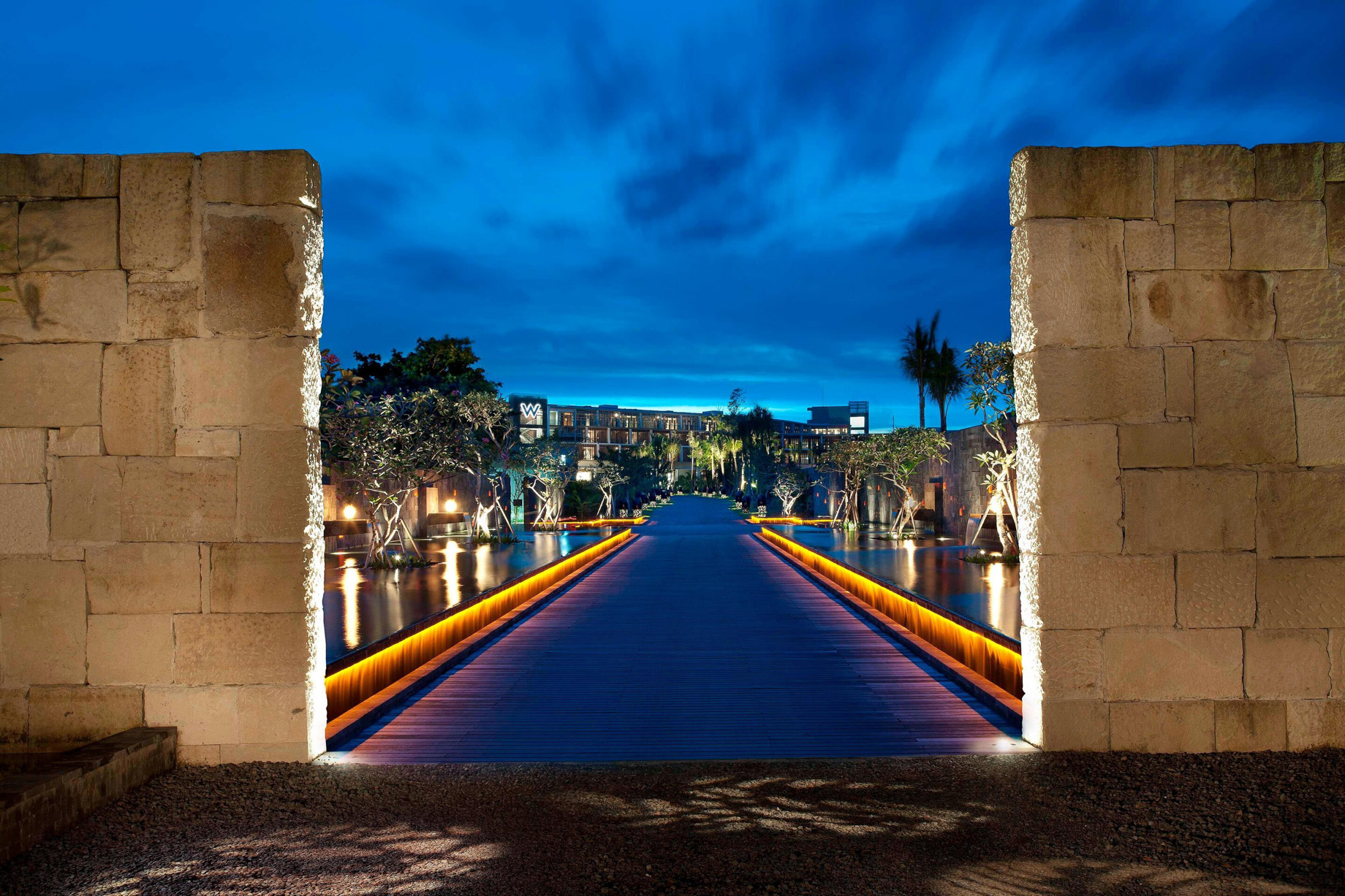 W Bali Seminyak Resort - Seminyak, Indonesia - W Bali Driveway