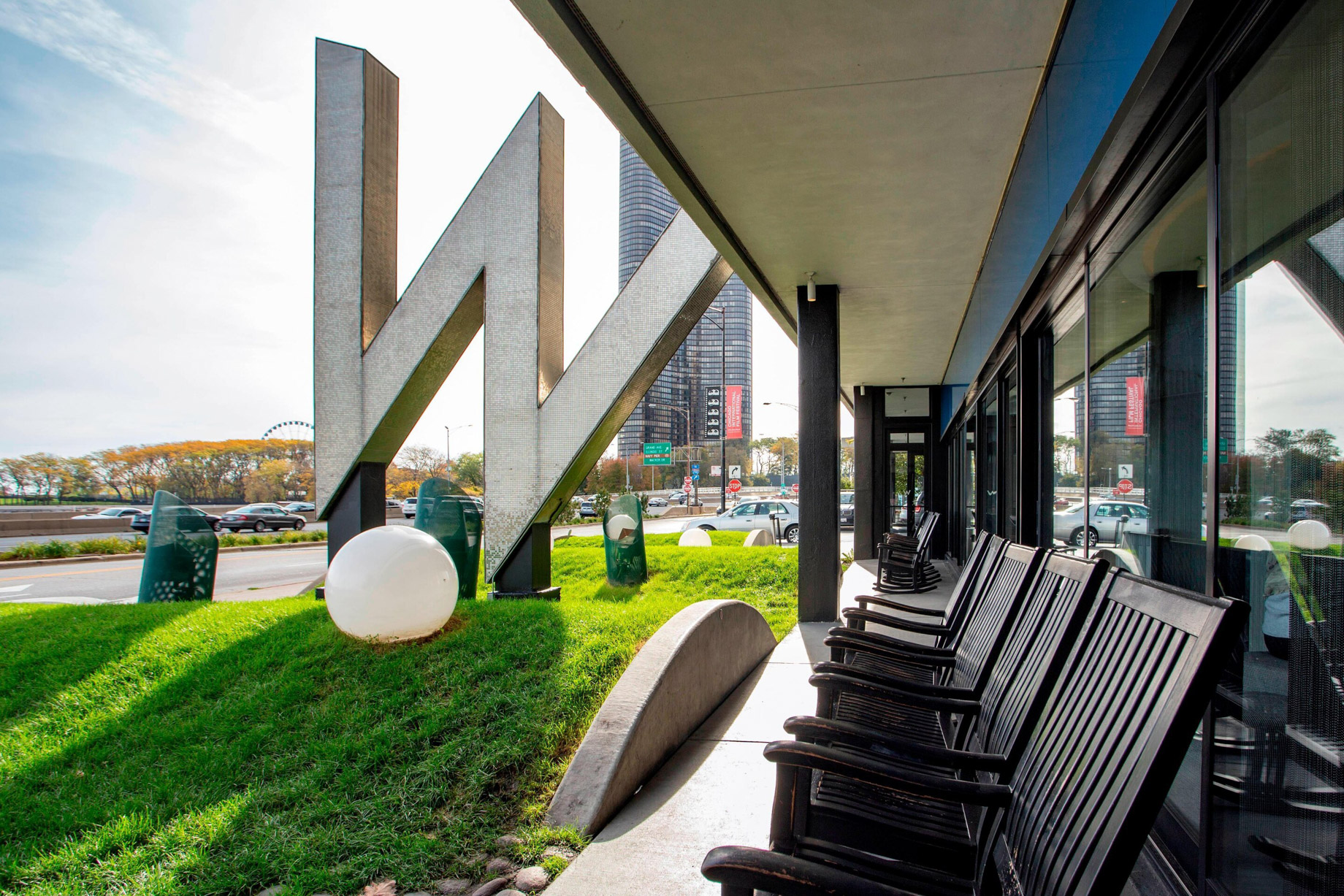 W Chicago Lakeshore Hotel - Chicago, IL, USA - Patio