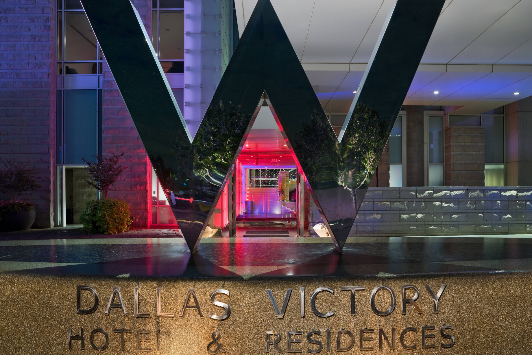 W Dallas Victory Hotel – Dallas, TX, USA – Hotel W Sign Night