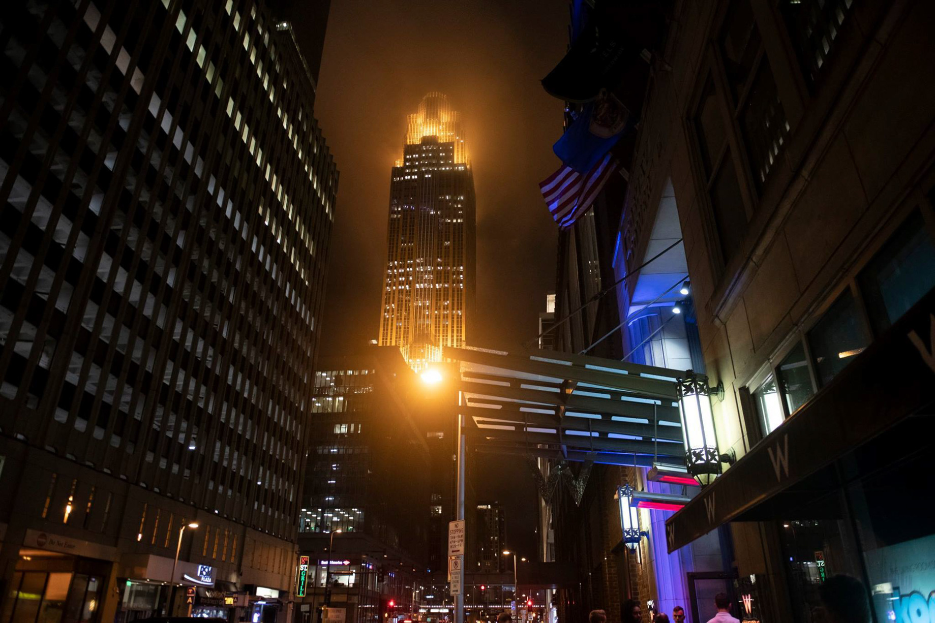 W Minneapolis The Foshay Hotel – Minneapolis, MN, USA – Entrance Street