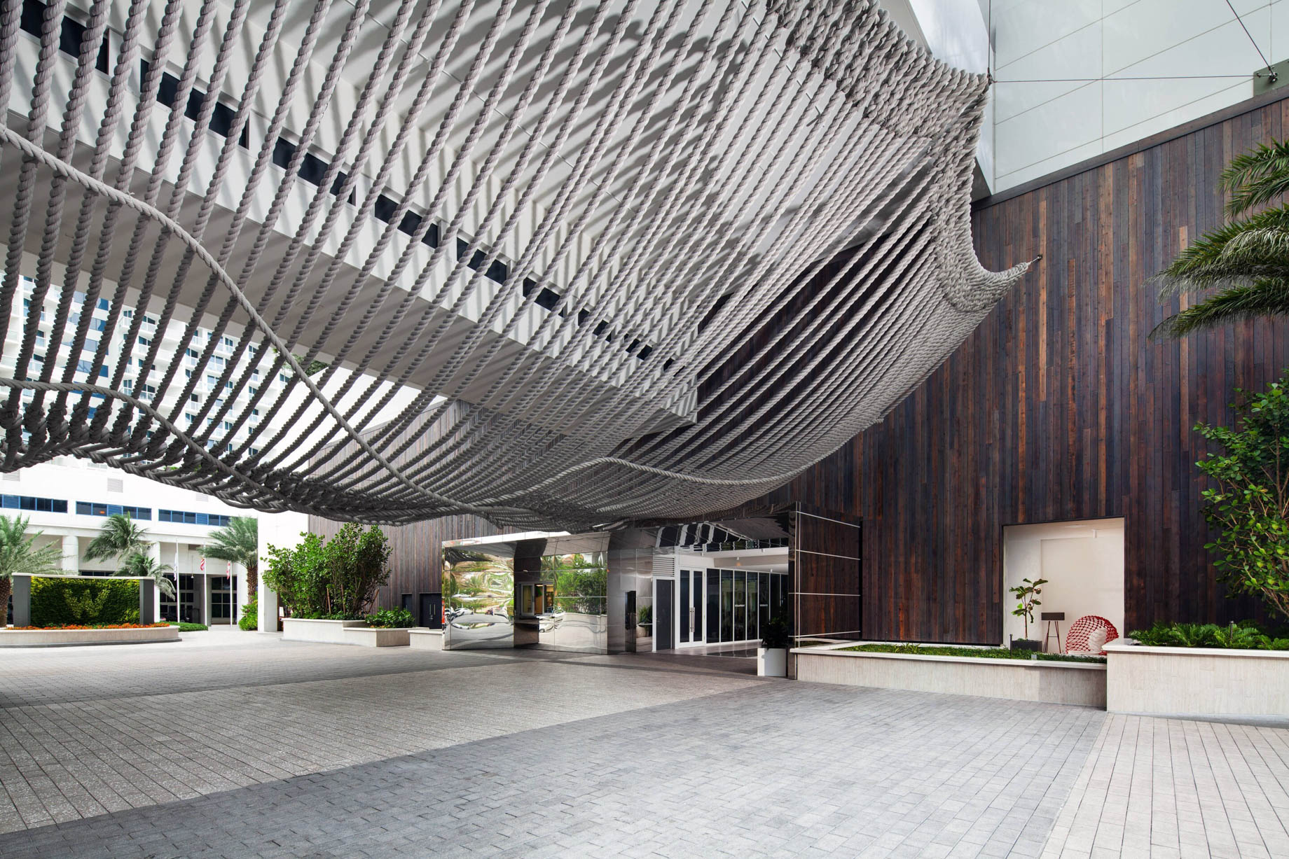 W Fort Lauderdale Hotel – Fort Lauderdale, FL, USA – Porte Cochere