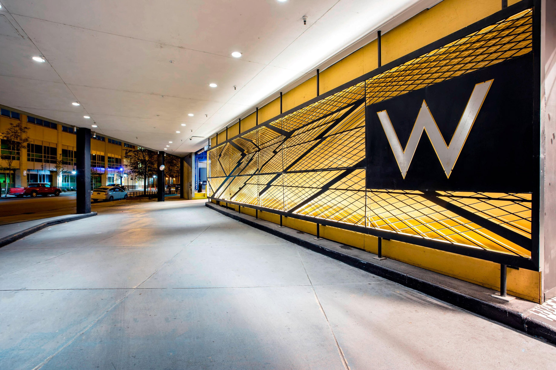 W Chicago Lakeshore Hotel – Chicago, IL, USA – Hotel Exterior Driveway
