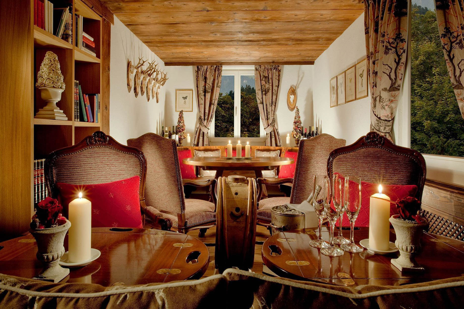 Taverne 1879 – Burgenstock Hotels & Resort – Obburgen, Switzerland – Taverne Lounge