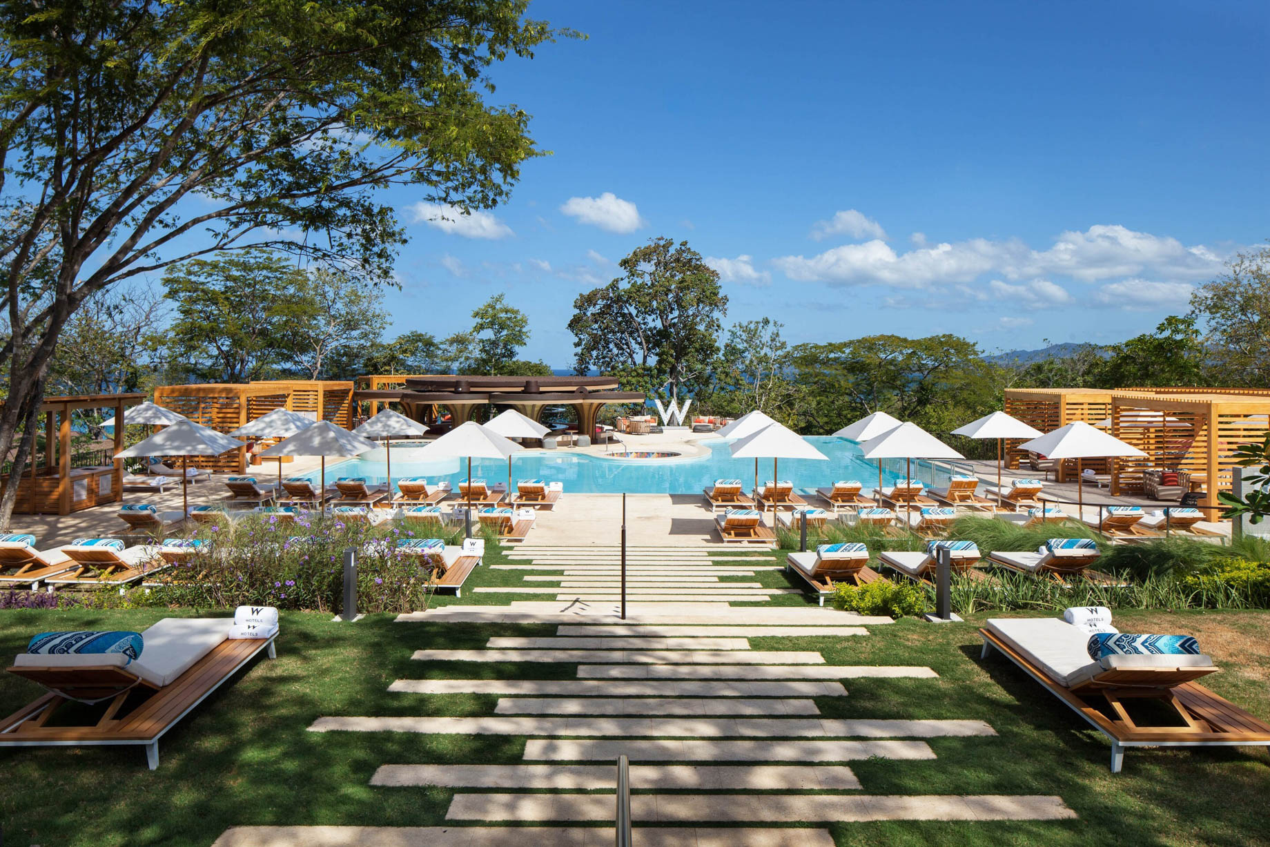 W Costa Rica Reserva Conchal Resort - Costa Rica - WET Pool Deck Lounge