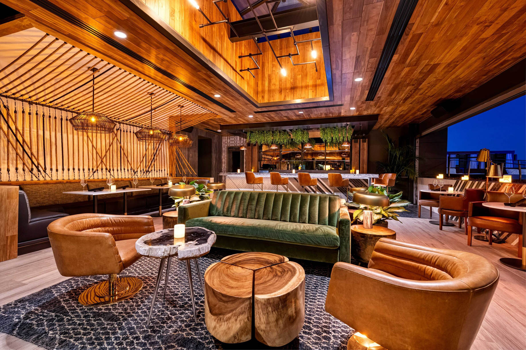 W Scottsdale Hotel – Scottsdale, AZ, USA – Cottontail Cafe and Lounge Decor