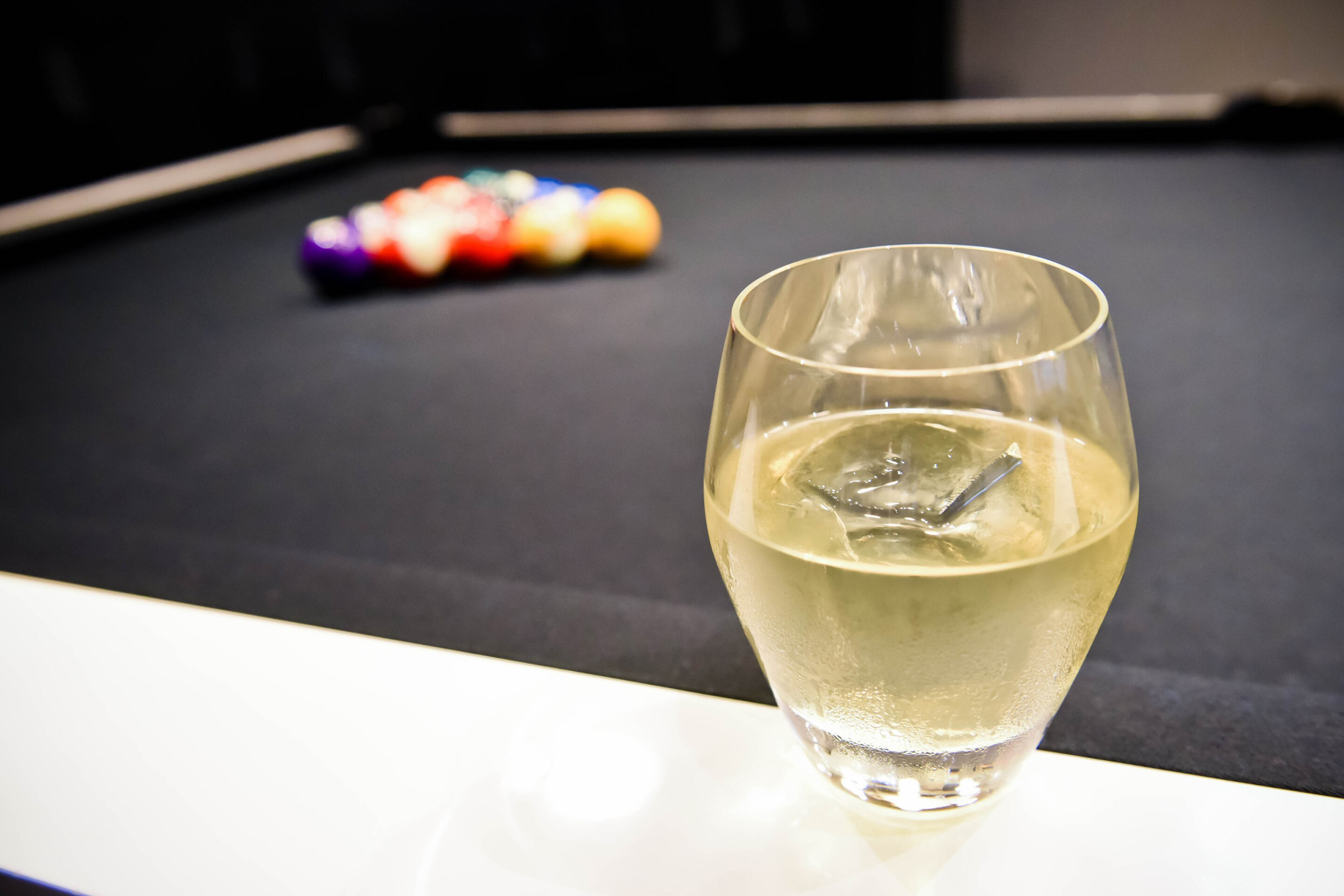 W Bellevue Hotel - Bellevue, WA, USA - Living Room Bar Cocktail