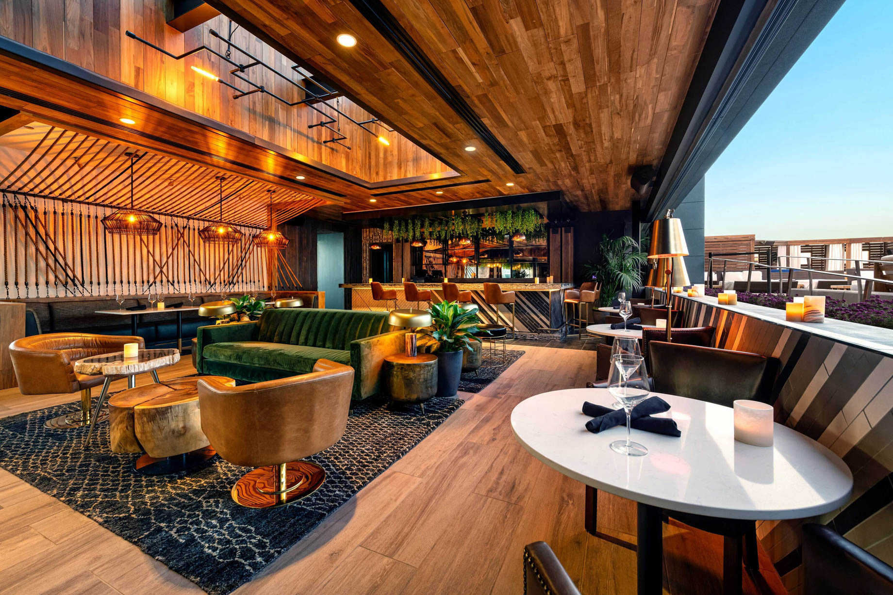 W Scottsdale Hotel – Scottsdale, AZ, USA – Cottontail Cafe and Lounge View