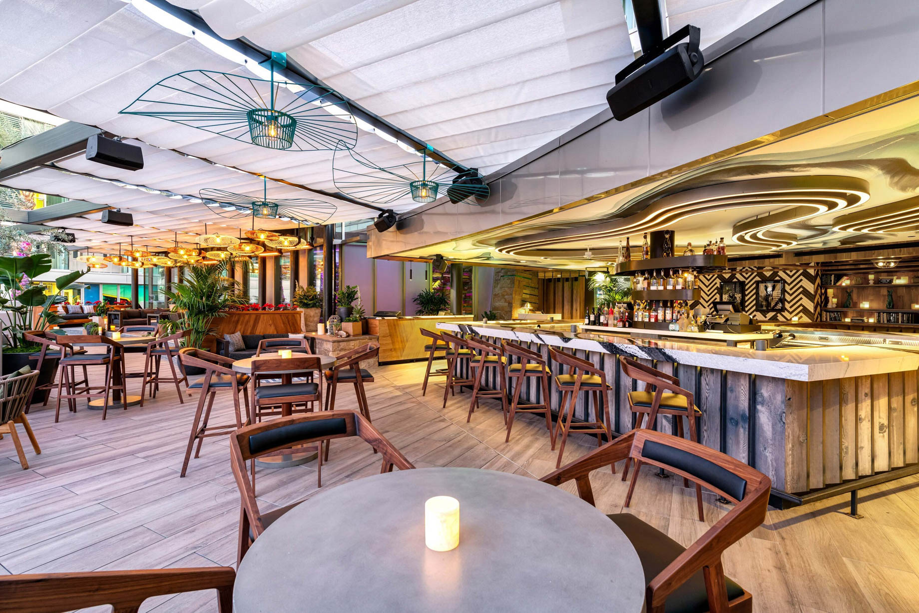 W Scottsdale Hotel – Scottsdale, AZ, USA – Cottontail Cafe and Lounge Tables