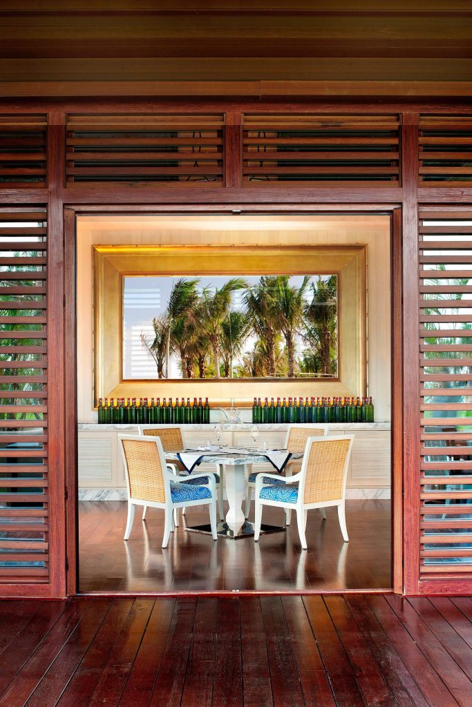 The St. Regis Sanya Yalong Bay Resort - Hainan, China - Driftwood Restaurant Decor
