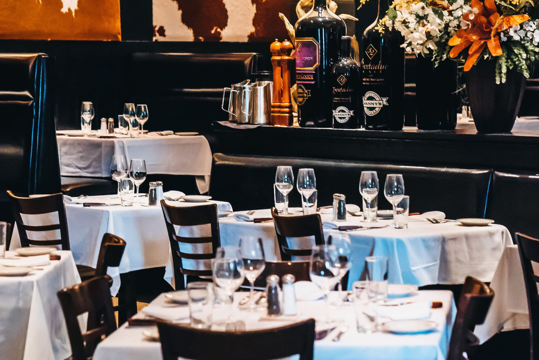 W Minneapolis The Foshay Hotel – Minneapolis, MN, USA – Manny’s Steakhouse Tables