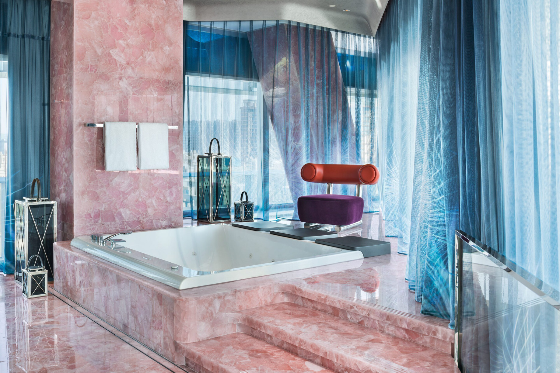 017 – W Xi’an Hotel – Xi’an, Shaanxi Province, China – E WOW Suite Bathroom