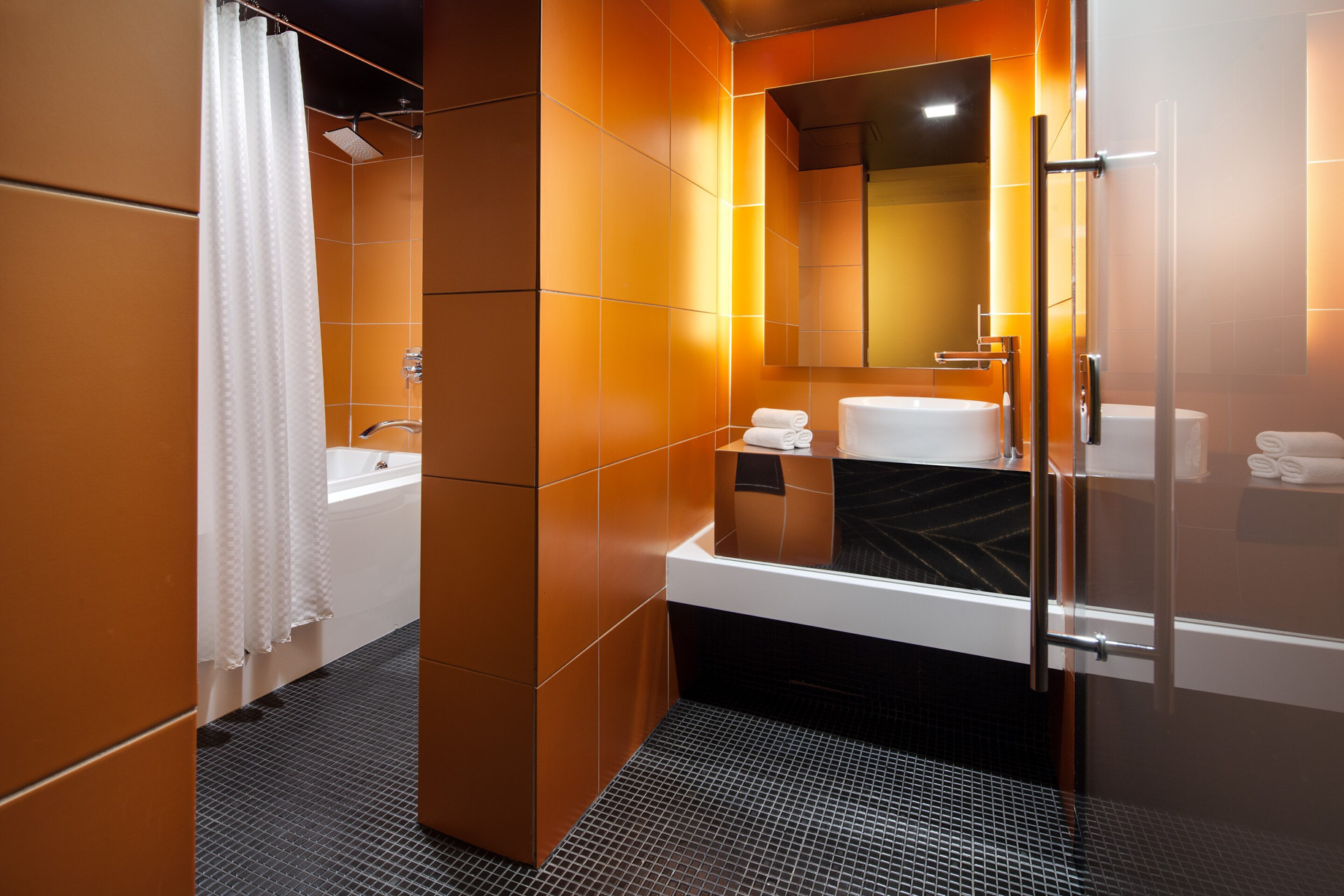 W New Orleans French Quarter Hotel – New Orleans, LA, USA – Fantastic Suite Bathroom