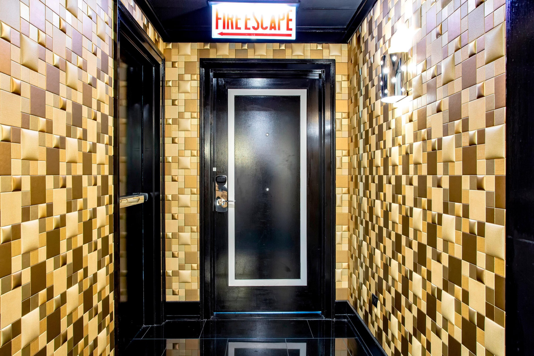 W Chicago City Center Hotel – Chicago, IL, USA – E WOW Suite Entry