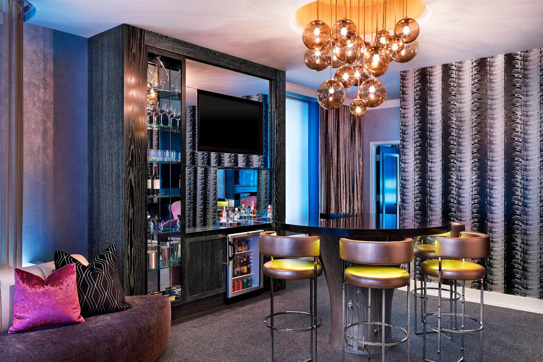 W Chicago City Center Hotel - Chicago, IL, USA - E WOW Suite Decor