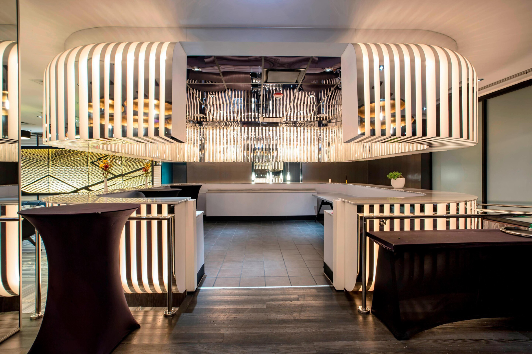 W Chicago Lakeshore Hotel – Chicago, IL, USA – CURRENT Restaurant Decor