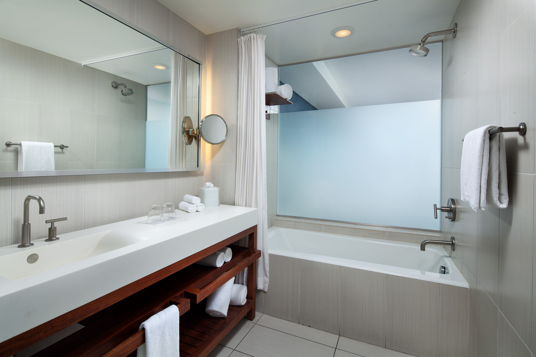 W Fort Lauderdale Hotel - Fort Lauderdale, FL, USA - Guest Room Bathroom Tub