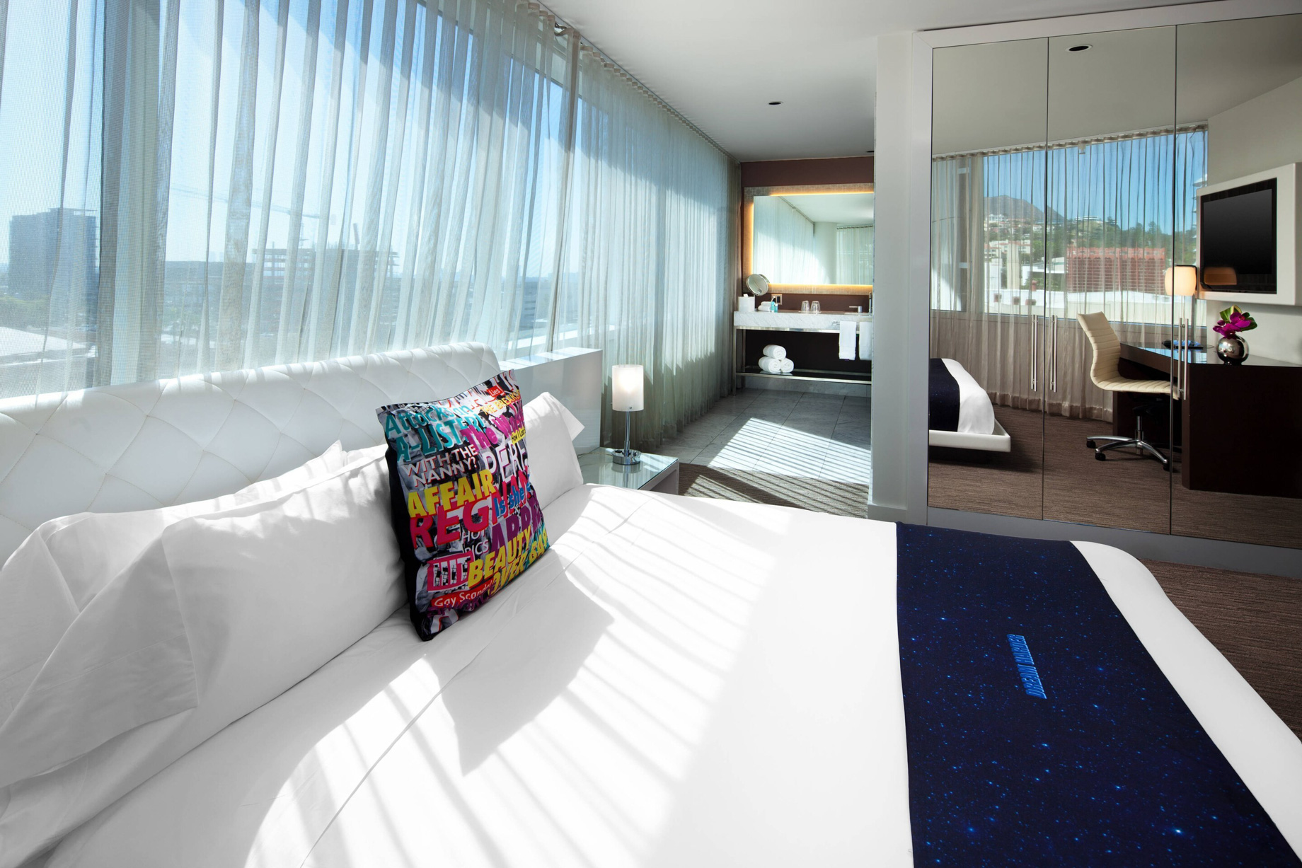 W Hollywood Hotel - Hollywood, CA, USA - Fantastic Suite Bed