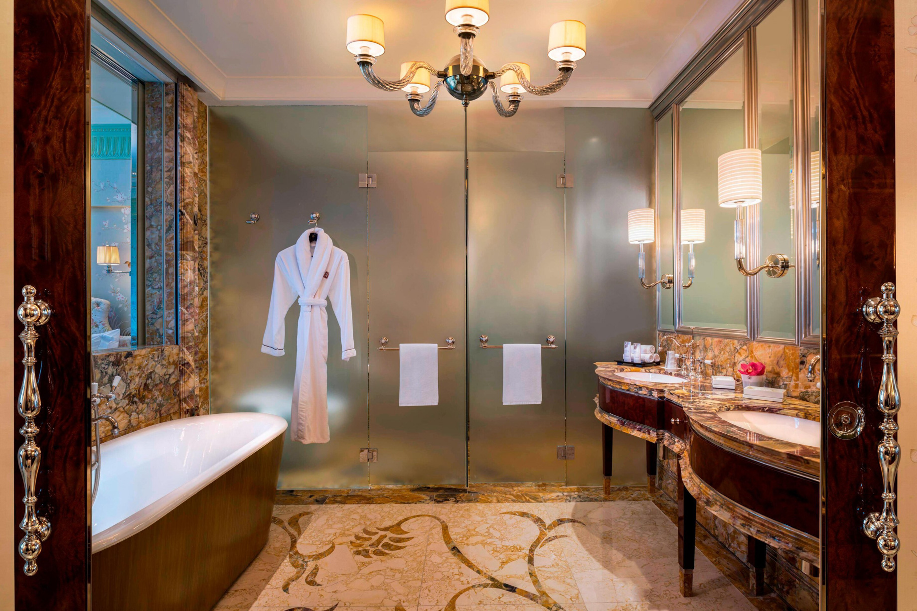 The St. Regis Singapore Hotel – Singapore – Astoria Suite Bathroom