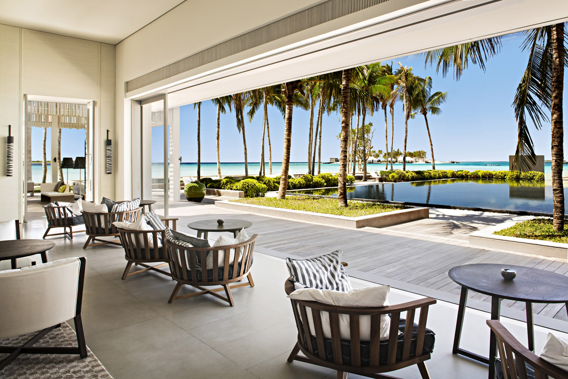 Cheval Blanc Randheli Resort – Noonu Atoll, Maldives – The White Bar Beach Club