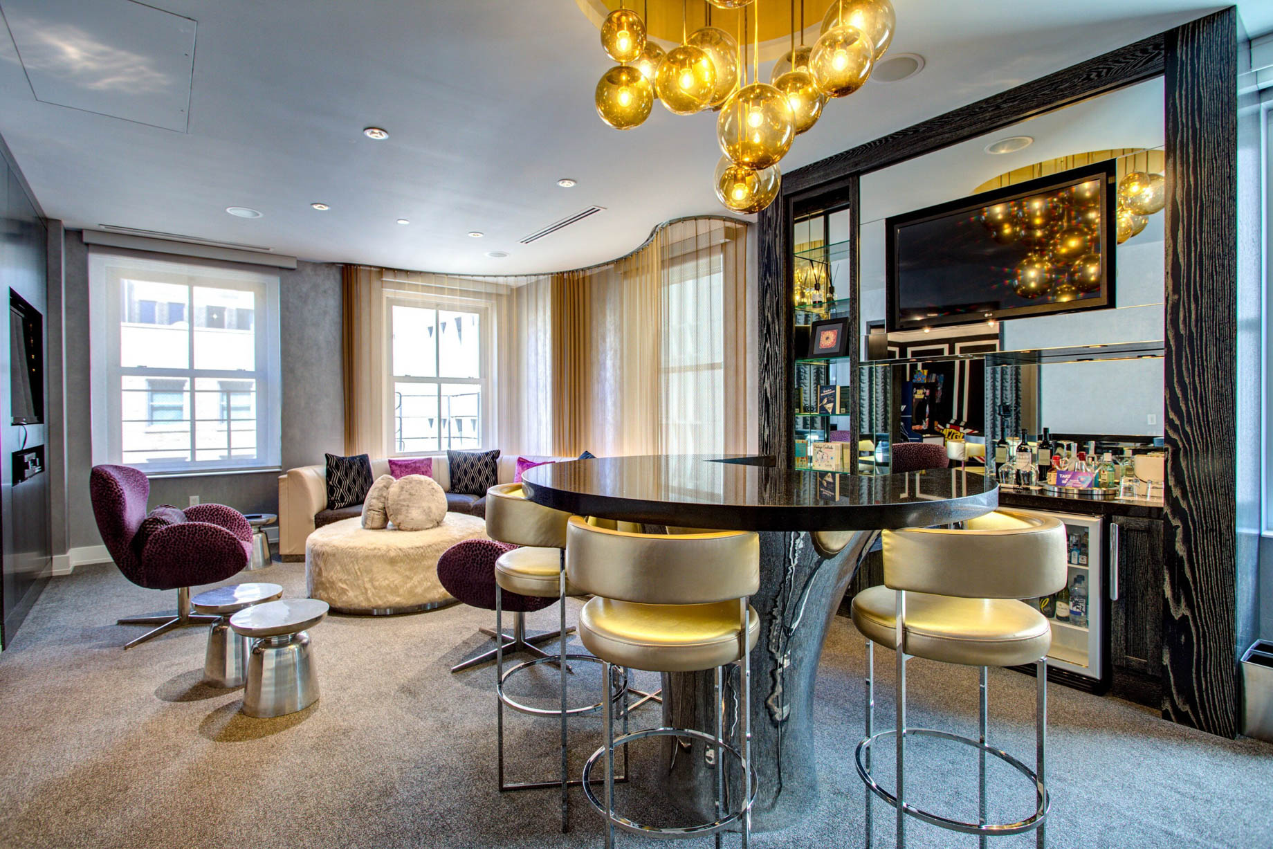 W Chicago City Center Hotel – Chicago, IL, USA – E WOW Suite Living Room Bar