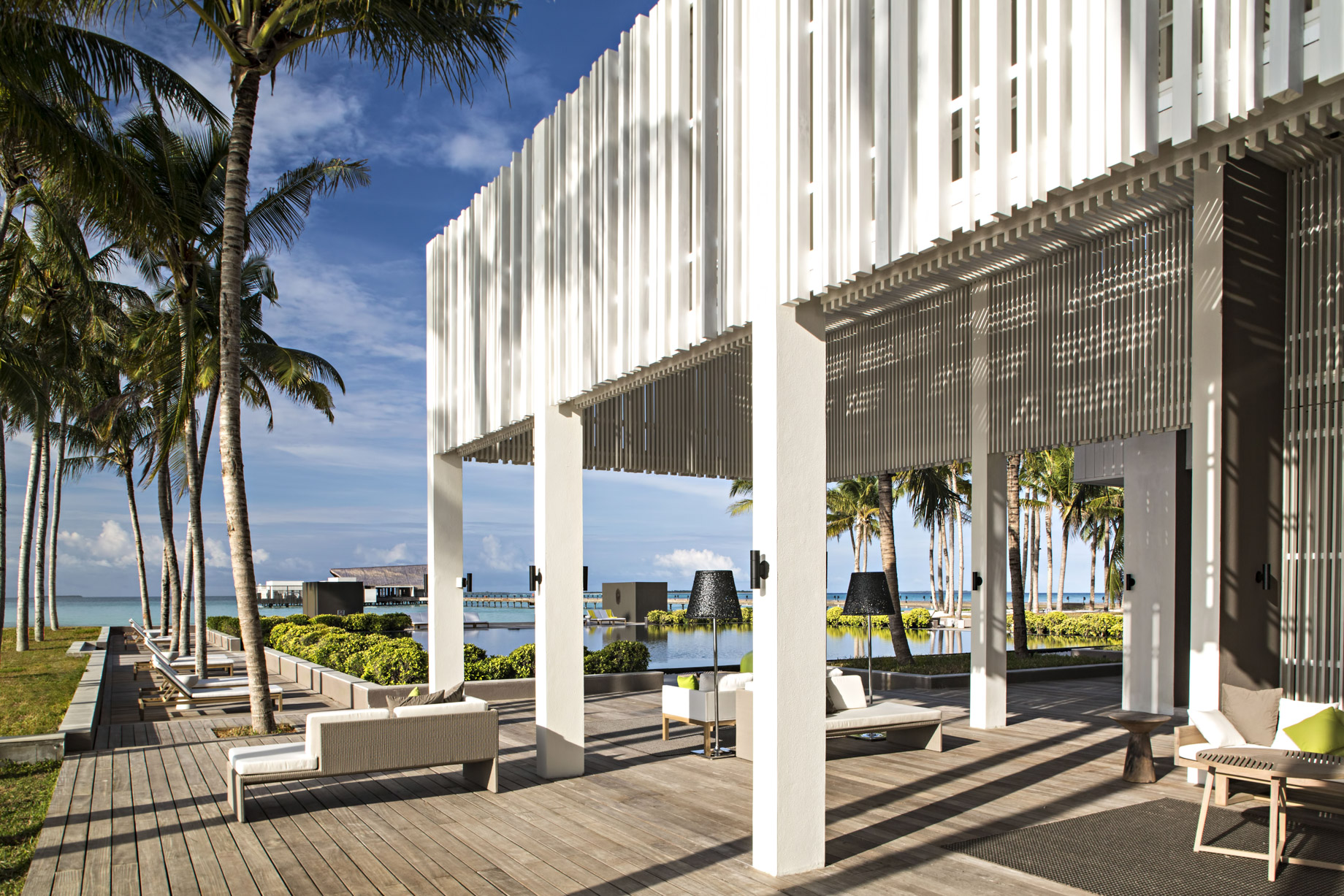 Cheval Blanc Randheli Resort – Noonu Atoll, Maldives – The White Bar Beach Club