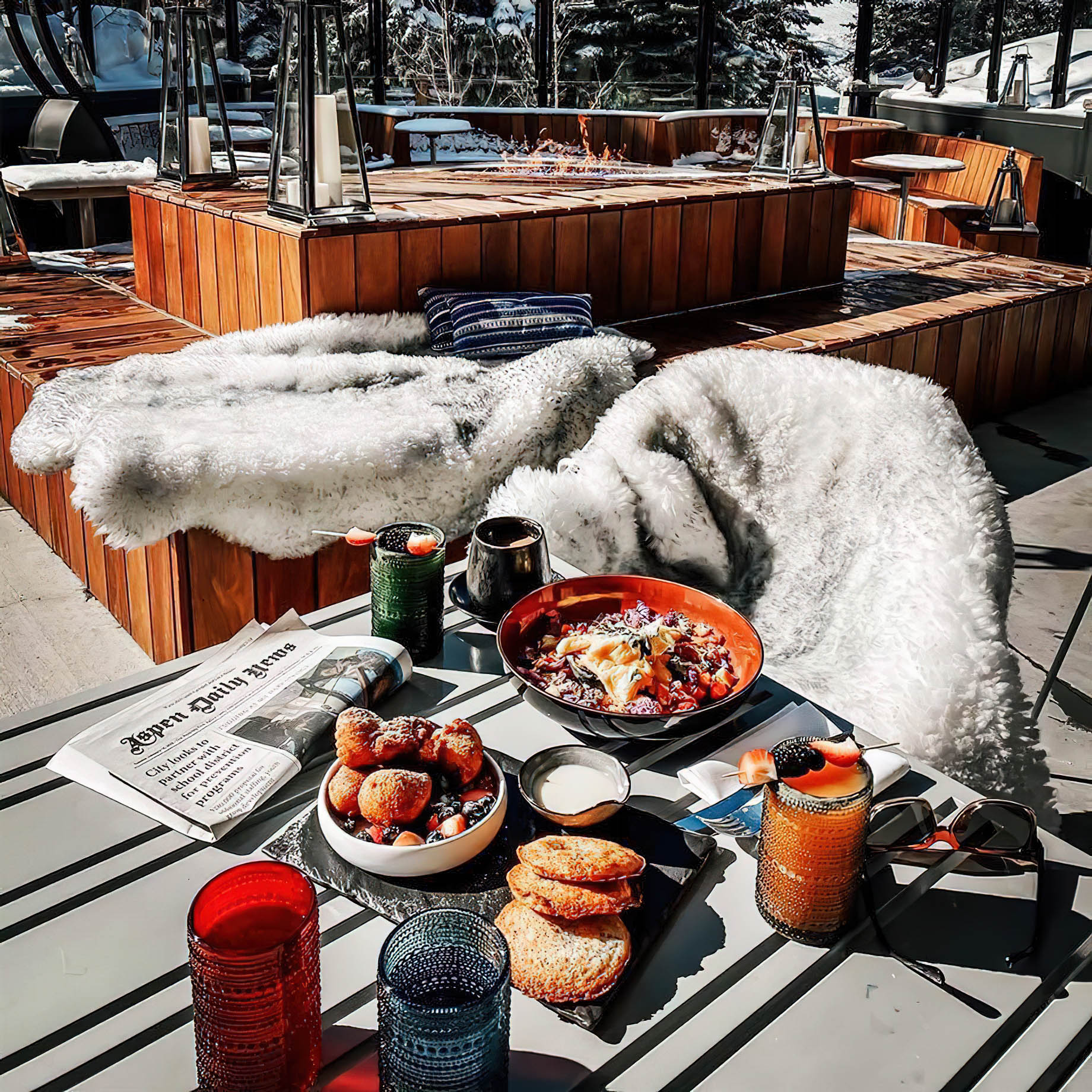W Aspen Hotel - Aspen, CO, USA - Outdoor Breakfast