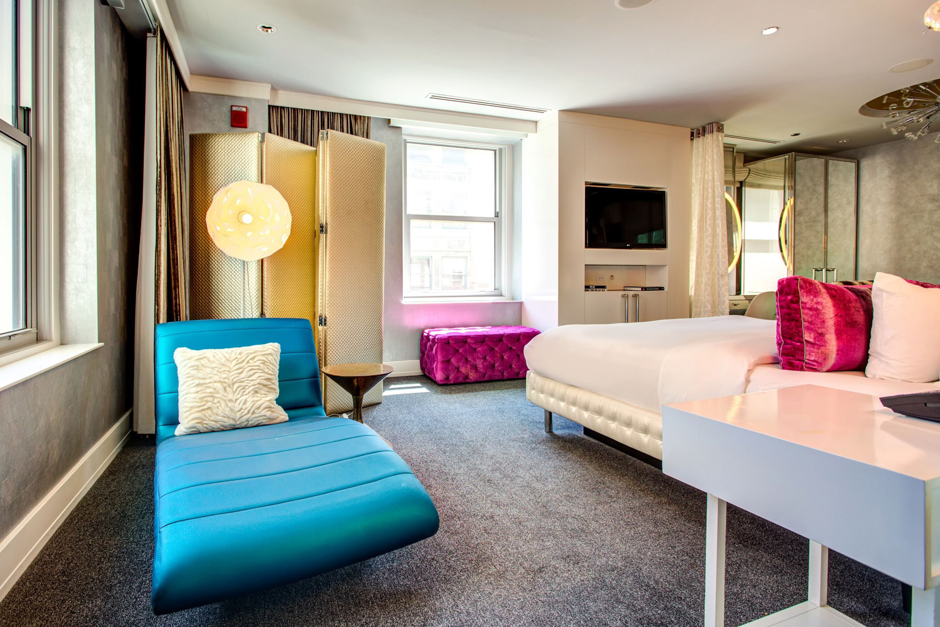 W Chicago City Center Hotel - Chicago, IL, USA - E WOW Suite Bedroom