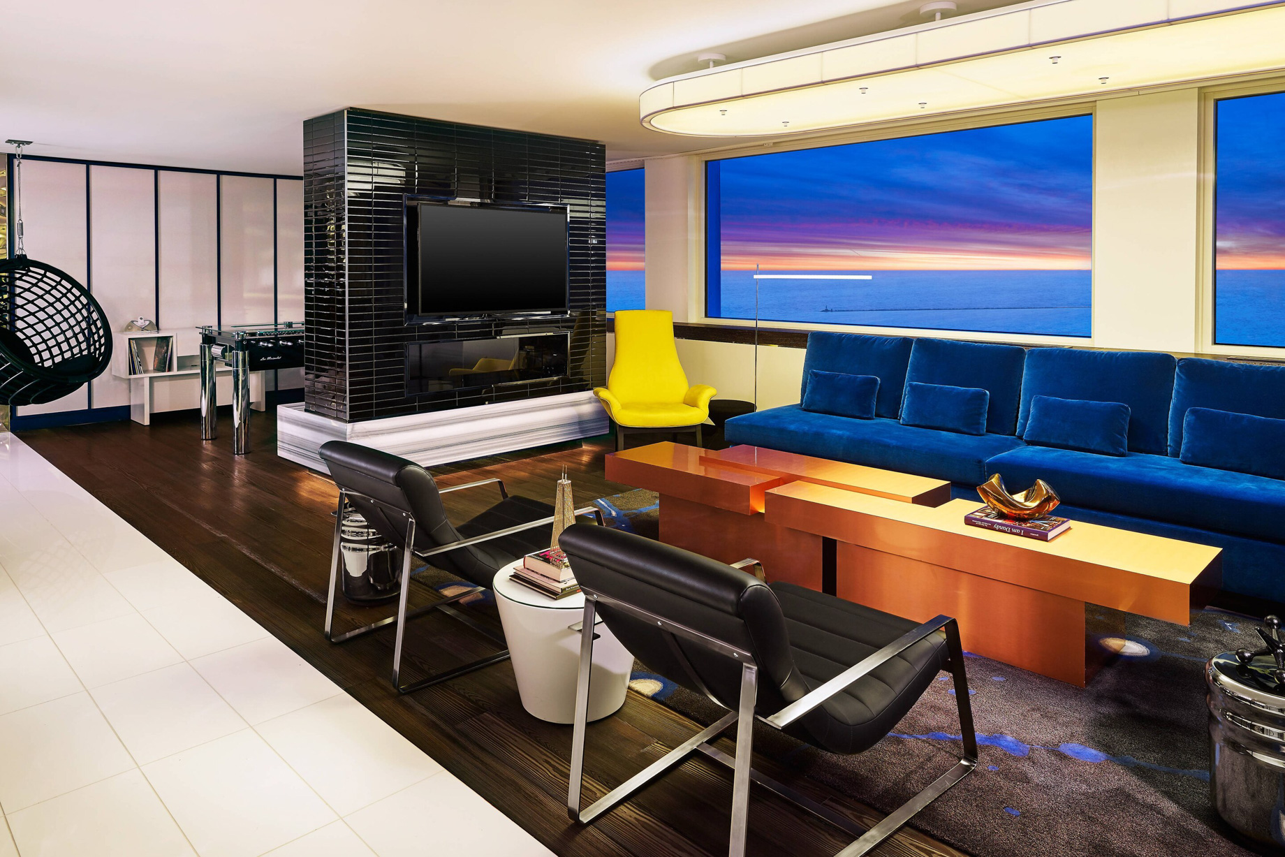 W Chicago Lakeshore Hotel - Chicago, IL, USA - Extreme Wow Suite