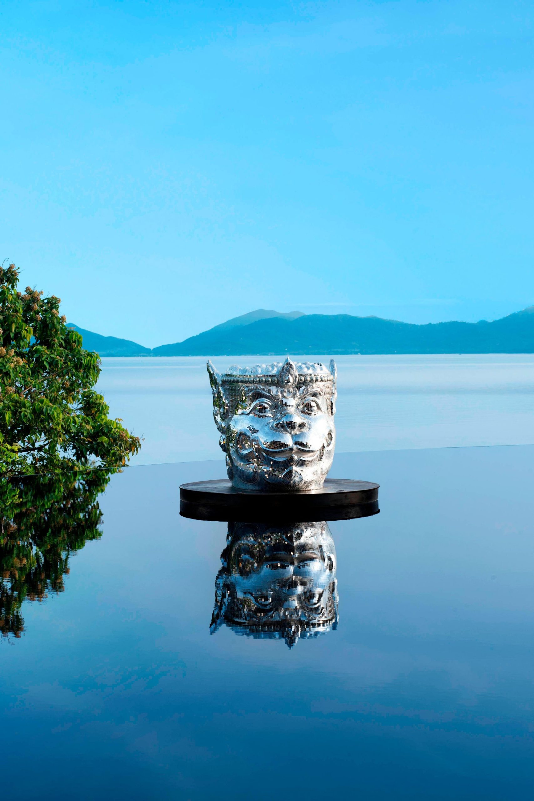 W Koh Samui Resort – Thailand – WOOBAR Reflecting Pool DJ Booth