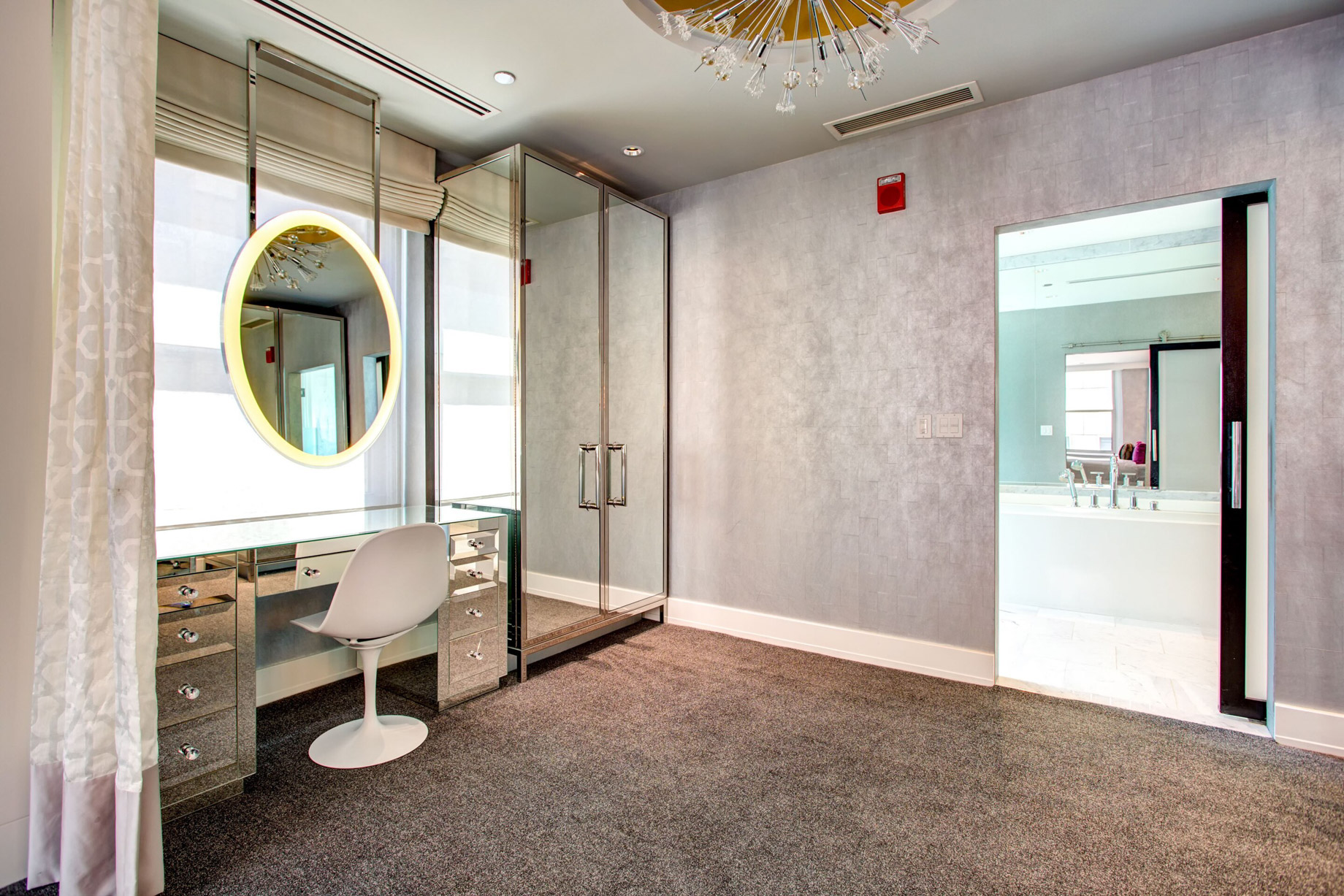 W Chicago City Center Hotel – Chicago, IL, USA – E WOW Suite Master Bathroom Vanity