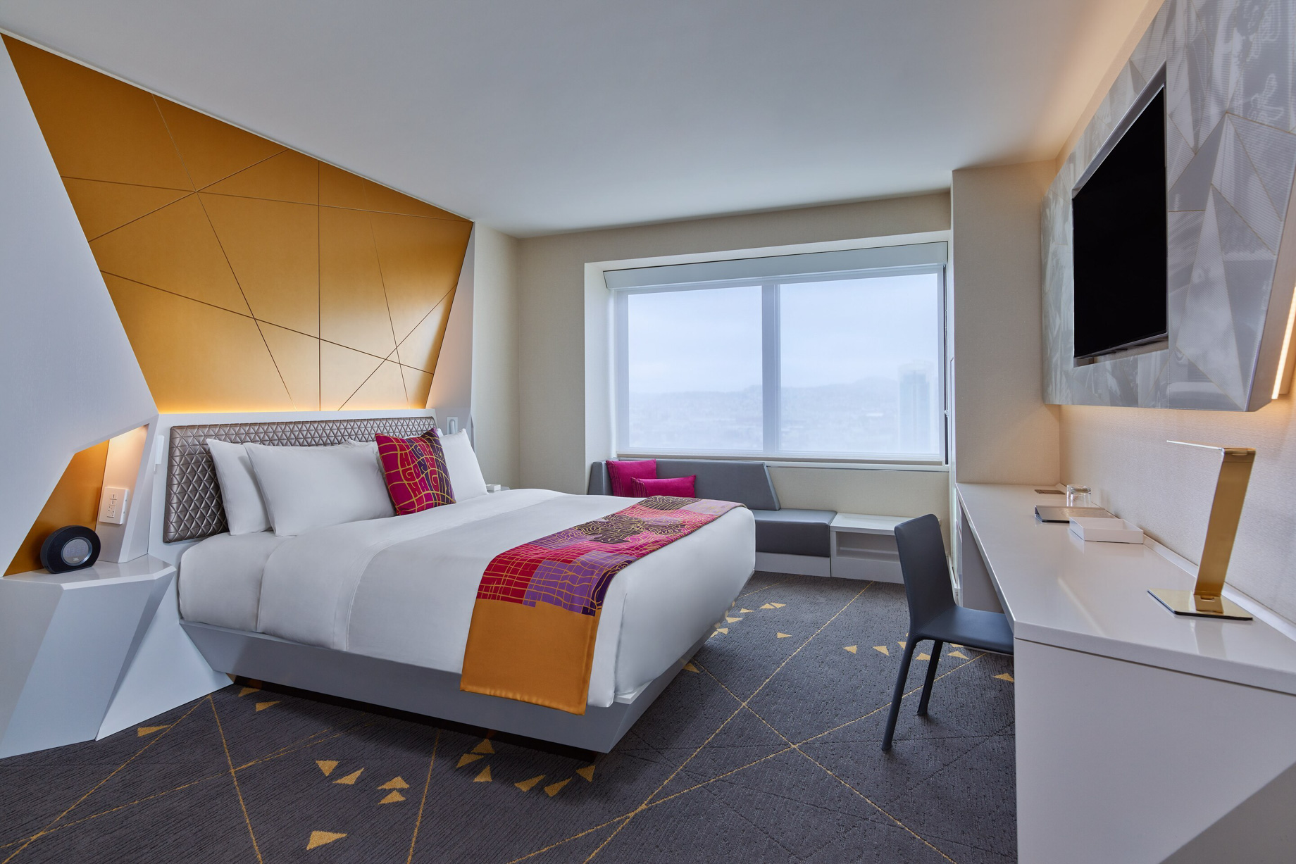 W San Francisco Hotel – San Francisco, CA, USA – Fantastic Suite Bed